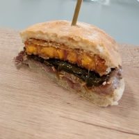 Beef Pepito with Cheedar and Bacon Crujiburger