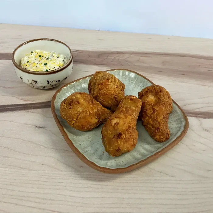 Kentucky wings with Ranch Sauce, corn and black pepper